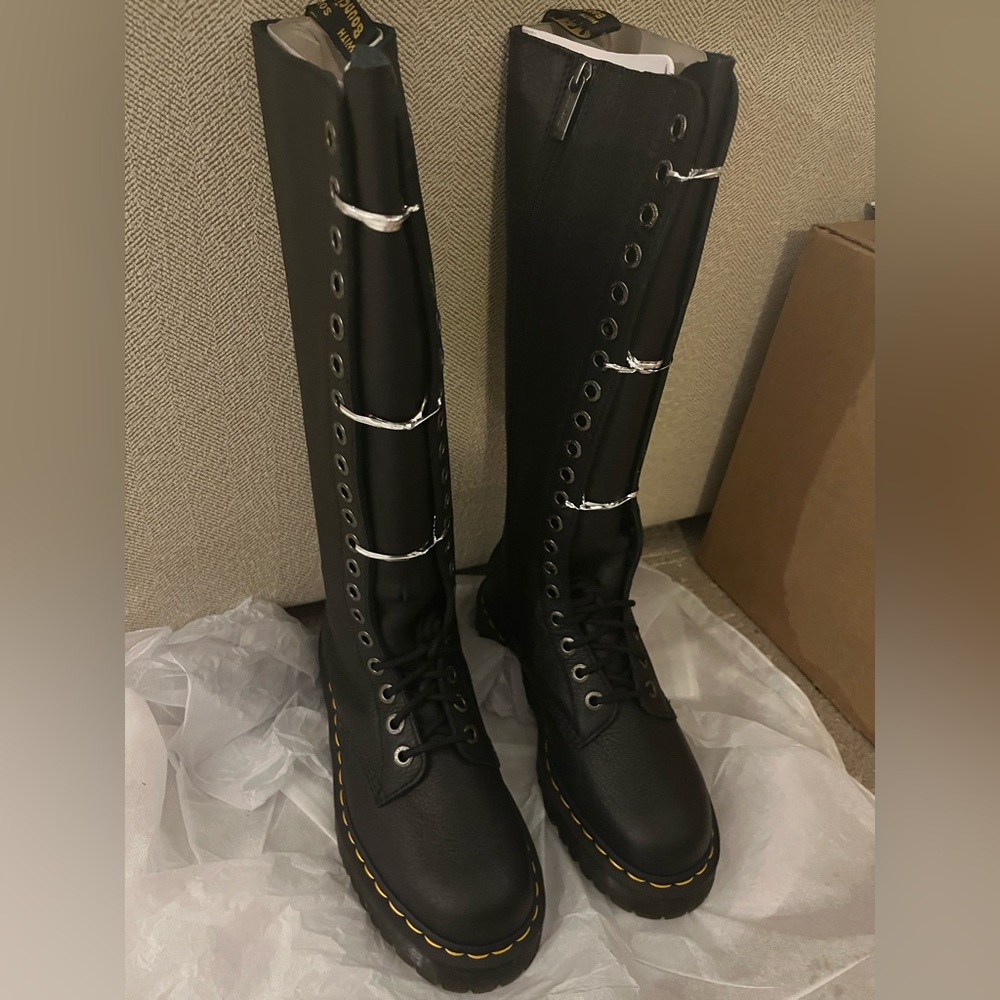 NWT Dr. Martens 1B60 Virginia Leather Knee High Boots - 8 - Picture 10 of 10